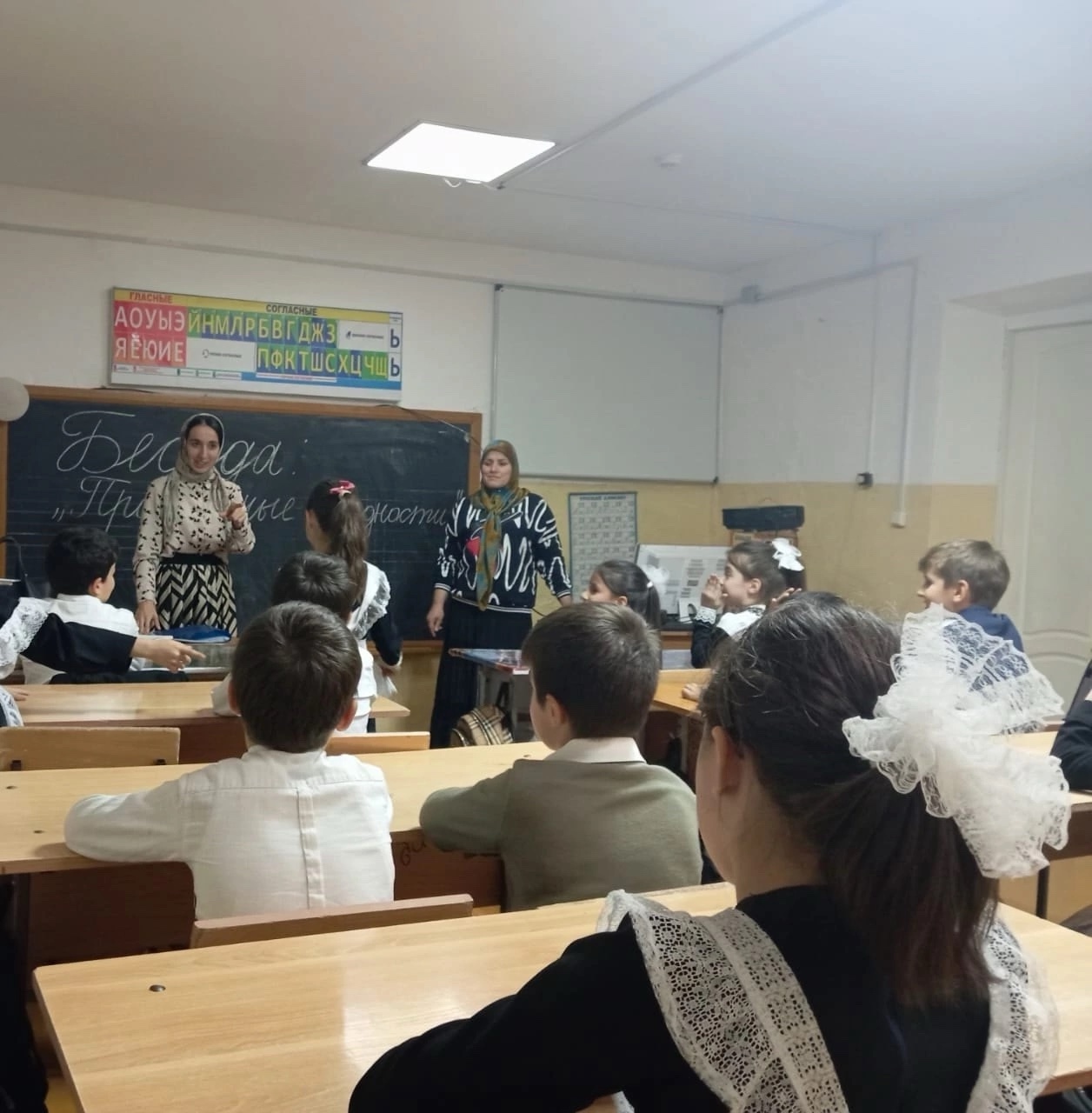 03.10.24г С соц.педагогом и кл.рук.в 3&amp;quot; а&amp;quot; классе была проведена беседа на тему &amp;quot;Про разные вредности&amp;quot; Цели:способствовать предложению формирования у детей вредных привычек; Развивать у детей осознанное неприятие к вредным привычкам как способов воздейств.