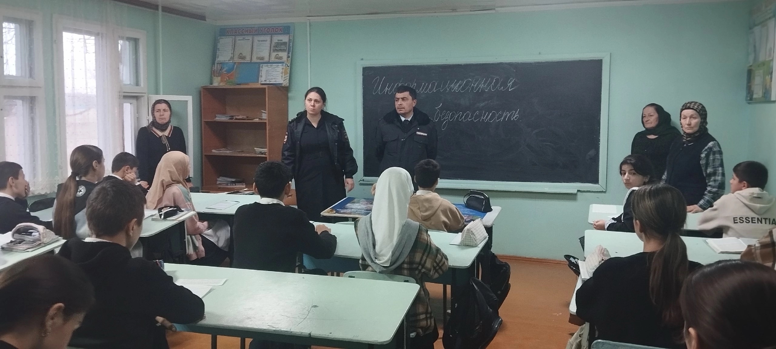 28.11.24г. Капитан полиции Вагабова Танзиля Дагировна и  инспектор ПДН ОМВД России по Хасавюртовскому району капитан полиции Шавхалов Р. С. провели  беседу с учащимися 7-8 классах на тему:&amp;quot; Информационная безопасность &amp;quot; Цель:обеспечить конфиденциальность,.