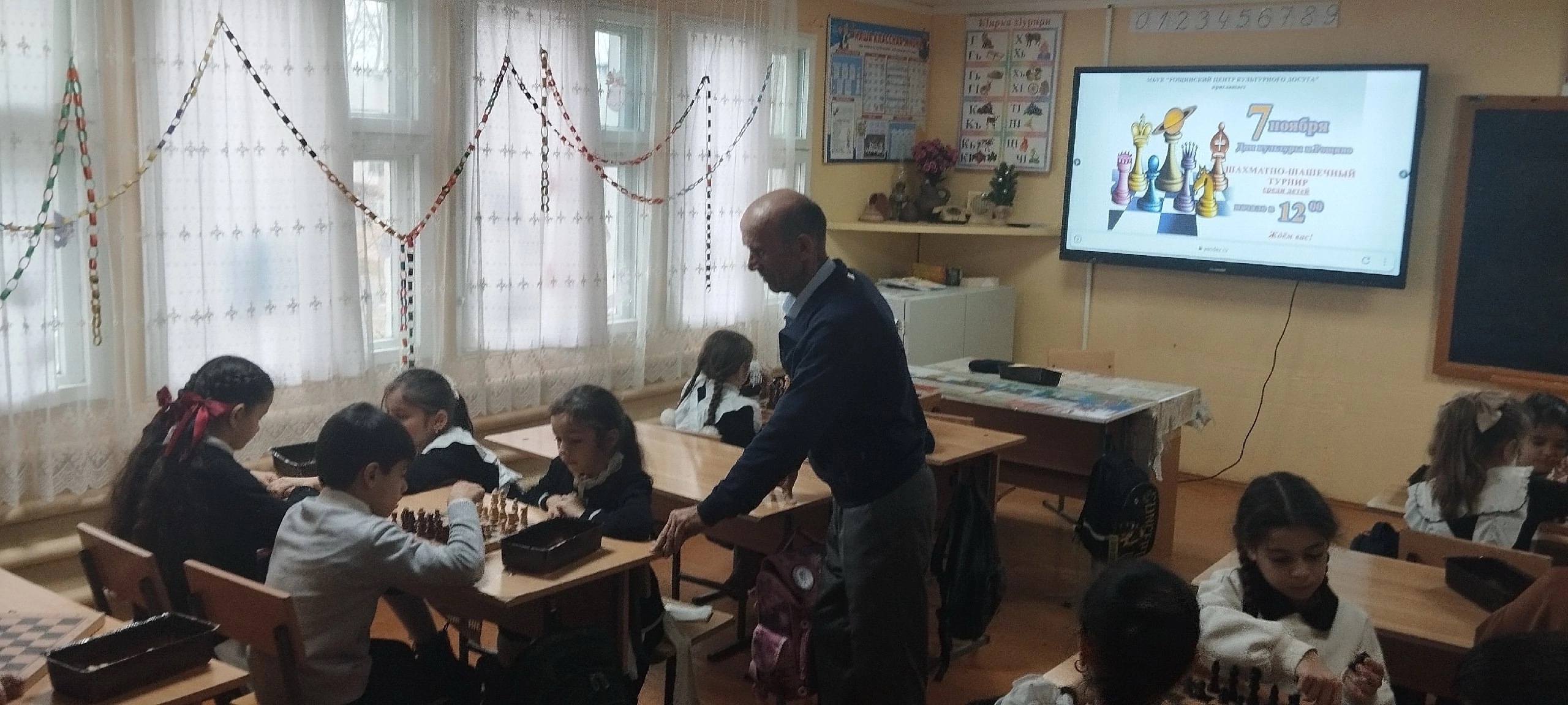 17.12.24г. учитель физкультуры Маммаев Мамма Шамилович провёл соревнования по шахматам среди учащихся 1-3кл..